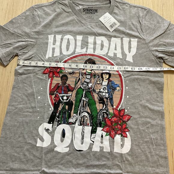 Netflix Stranger Things Men's Large Holiday Squad Christmas Graphic T-Shirt - Picture 3 of 5